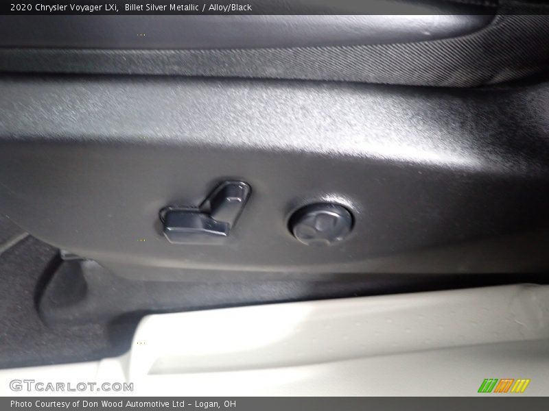 Billet Silver Metallic / Alloy/Black 2020 Chrysler Voyager LXi