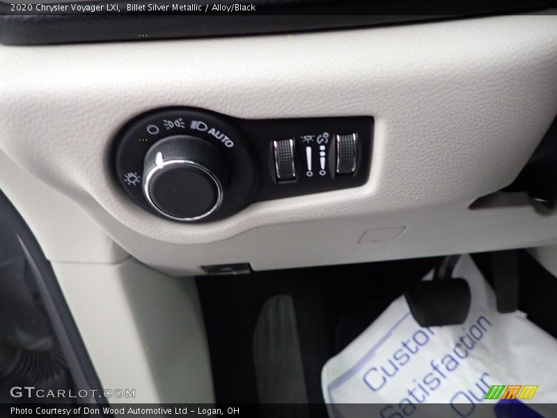 Billet Silver Metallic / Alloy/Black 2020 Chrysler Voyager LXi