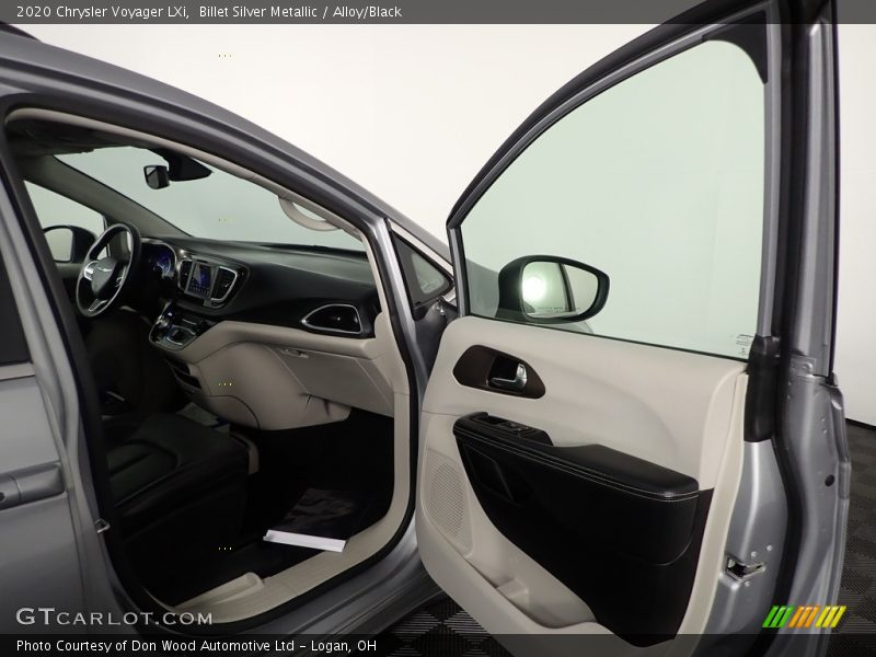 Billet Silver Metallic / Alloy/Black 2020 Chrysler Voyager LXi