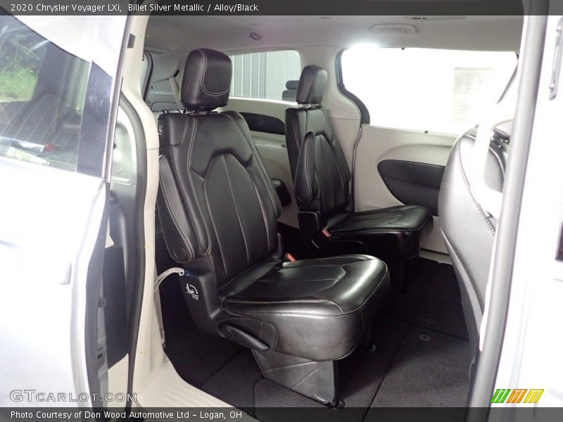 Billet Silver Metallic / Alloy/Black 2020 Chrysler Voyager LXi