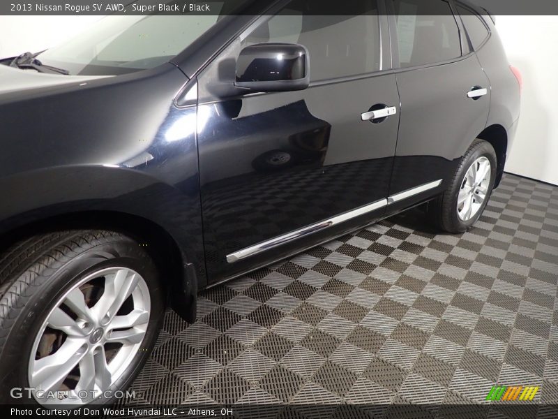 Super Black / Black 2013 Nissan Rogue SV AWD