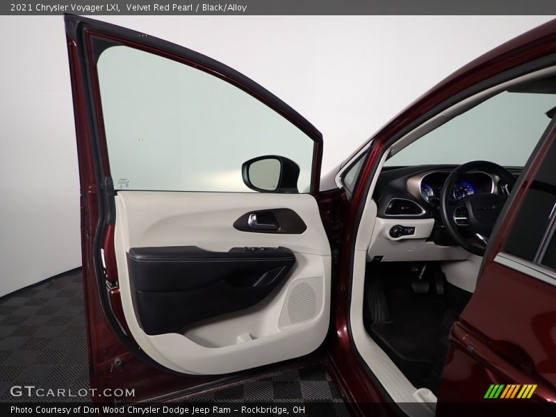 Door Panel of 2021 Voyager LXI