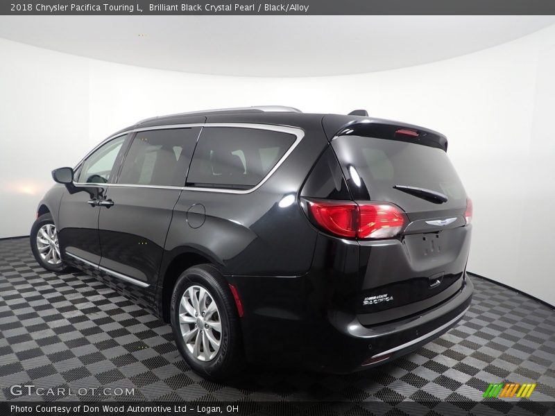 Brilliant Black Crystal Pearl / Black/Alloy 2018 Chrysler Pacifica Touring L
