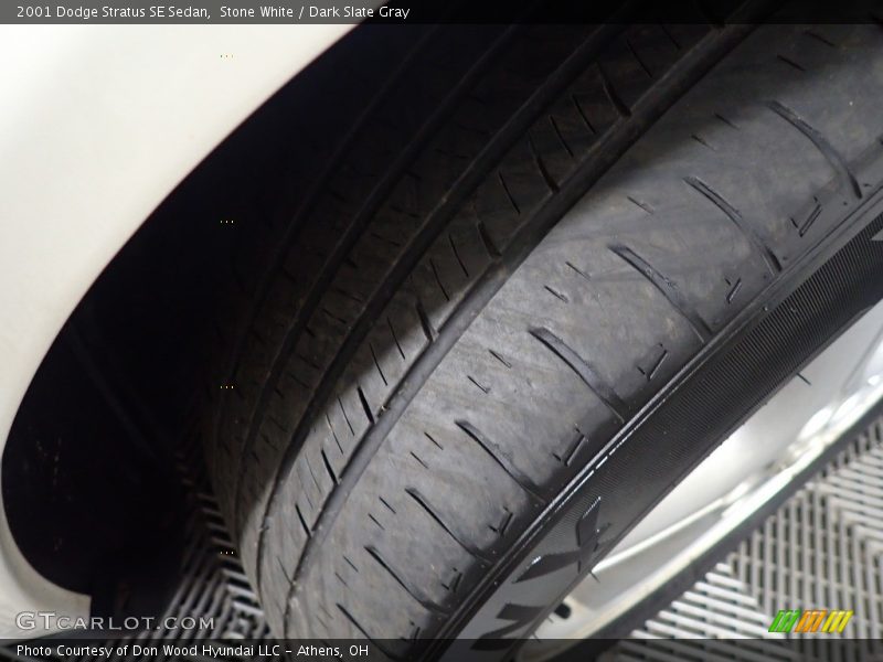 Stone White / Dark Slate Gray 2001 Dodge Stratus SE Sedan