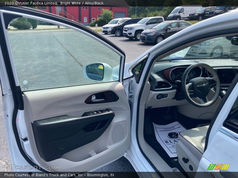 Bright White / Alloy/Black 2020 Chrysler Pacifica Limited