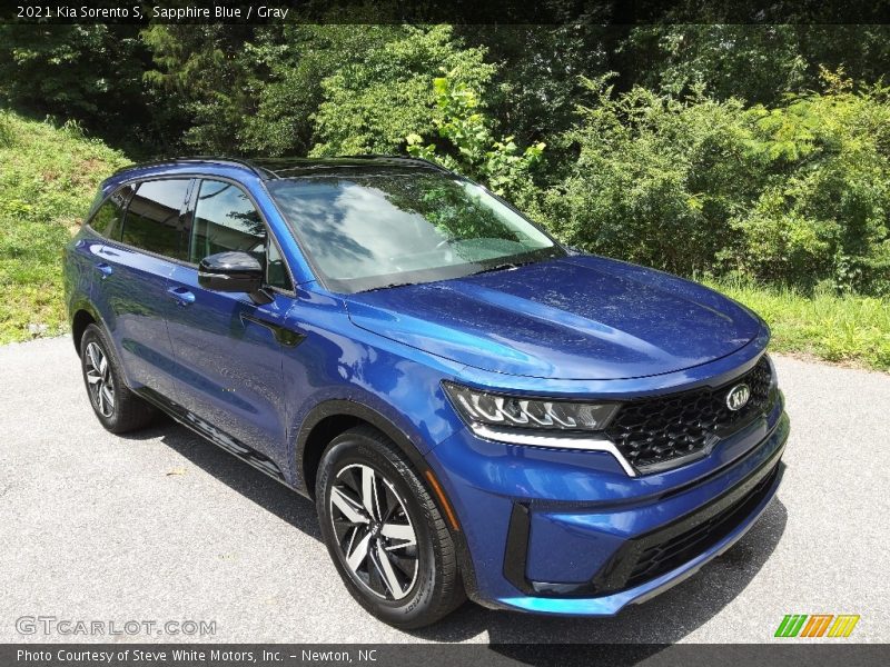 Front 3/4 View of 2021 Sorento S