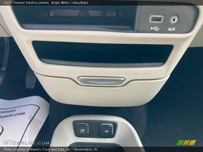 Bright White / Alloy/Black 2020 Chrysler Pacifica Limited