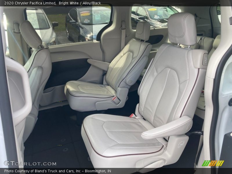 Bright White / Alloy/Black 2020 Chrysler Pacifica Limited