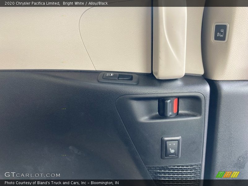 Bright White / Alloy/Black 2020 Chrysler Pacifica Limited