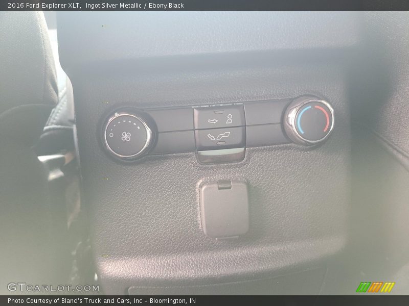 Ingot Silver Metallic / Ebony Black 2016 Ford Explorer XLT