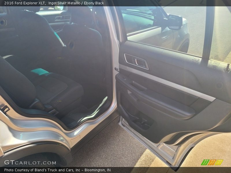 Ingot Silver Metallic / Ebony Black 2016 Ford Explorer XLT