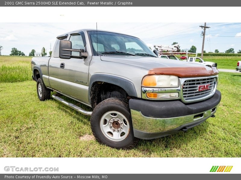 Front 3/4 View of 2001 Sierra 2500HD SLE Extended Cab