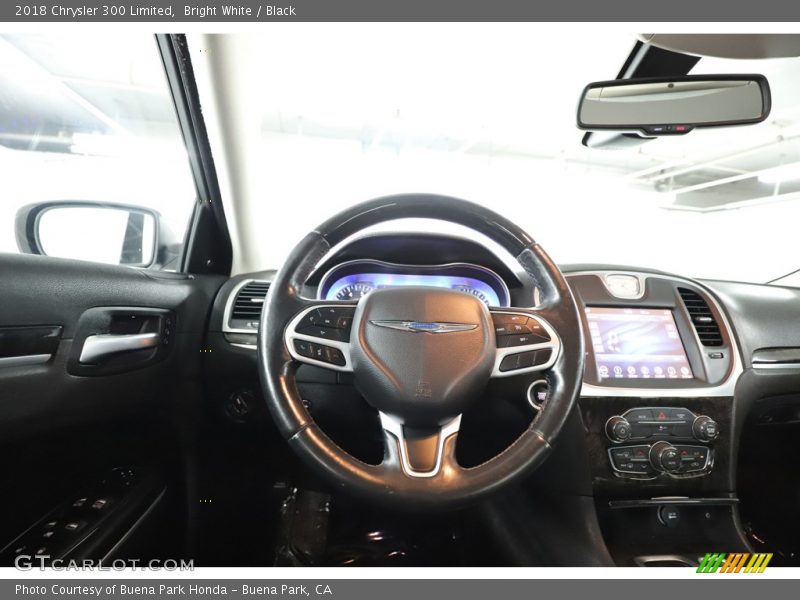 Bright White / Black 2018 Chrysler 300 Limited