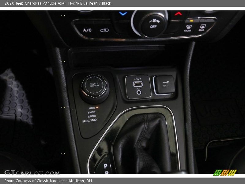Hydro Blue Pearl / Black 2020 Jeep Cherokee Altitude 4x4