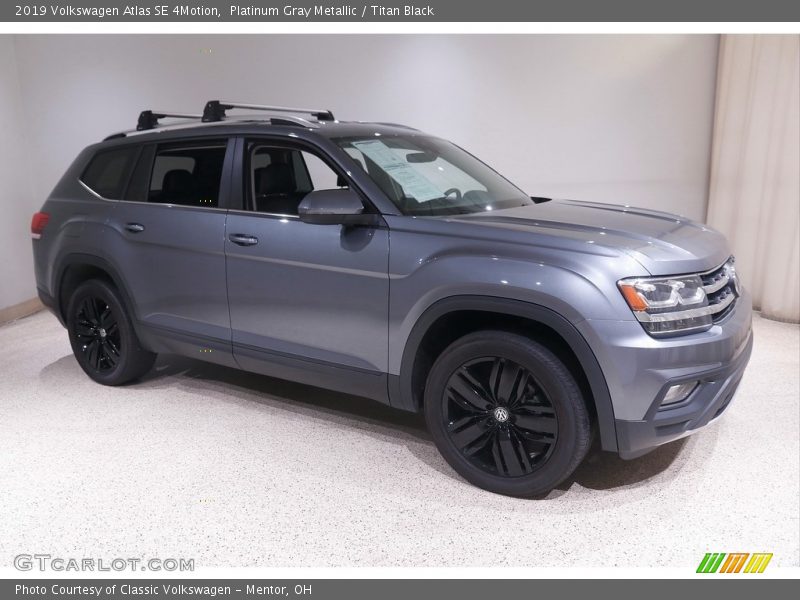 Platinum Gray Metallic / Titan Black 2019 Volkswagen Atlas SE 4Motion