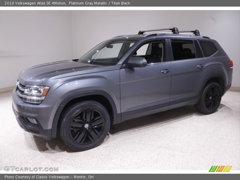 Platinum Gray Metallic / Titan Black 2019 Volkswagen Atlas SE 4Motion