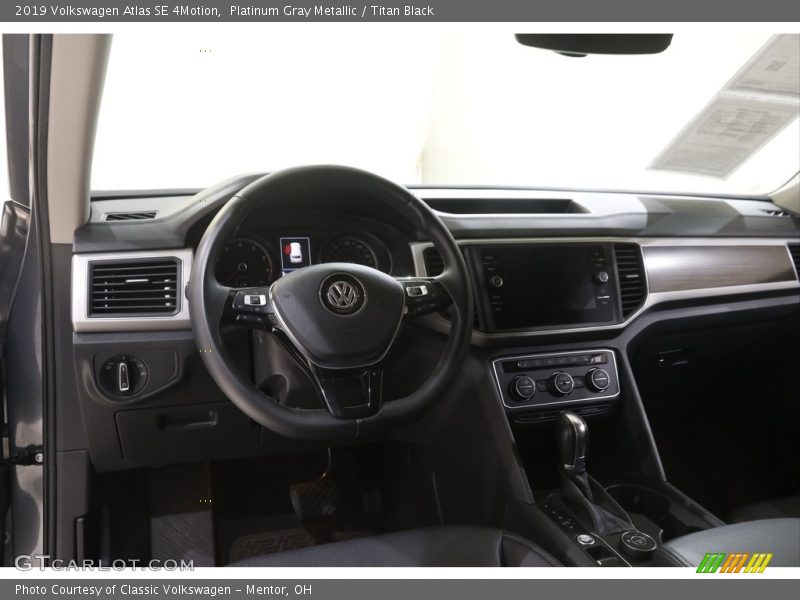 Platinum Gray Metallic / Titan Black 2019 Volkswagen Atlas SE 4Motion