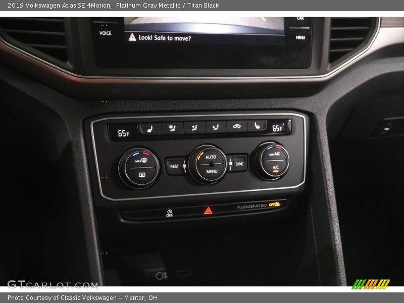Platinum Gray Metallic / Titan Black 2019 Volkswagen Atlas SE 4Motion