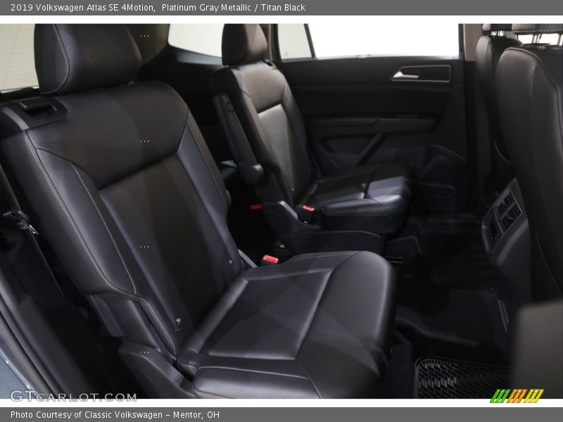 Platinum Gray Metallic / Titan Black 2019 Volkswagen Atlas SE 4Motion