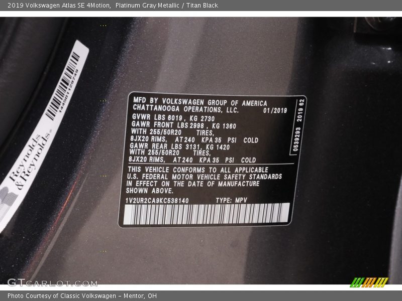 Platinum Gray Metallic / Titan Black 2019 Volkswagen Atlas SE 4Motion
