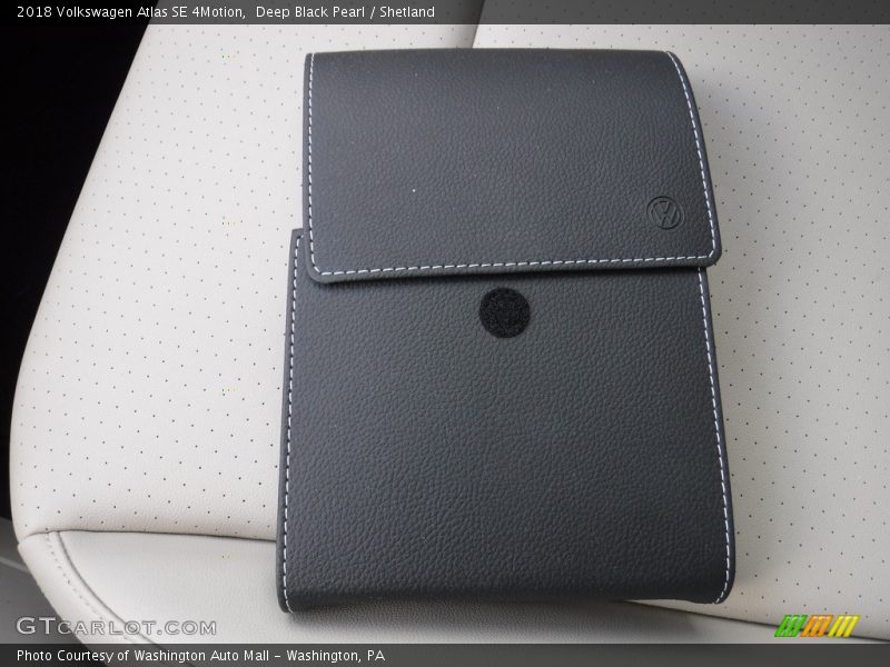 Deep Black Pearl / Shetland 2018 Volkswagen Atlas SE 4Motion