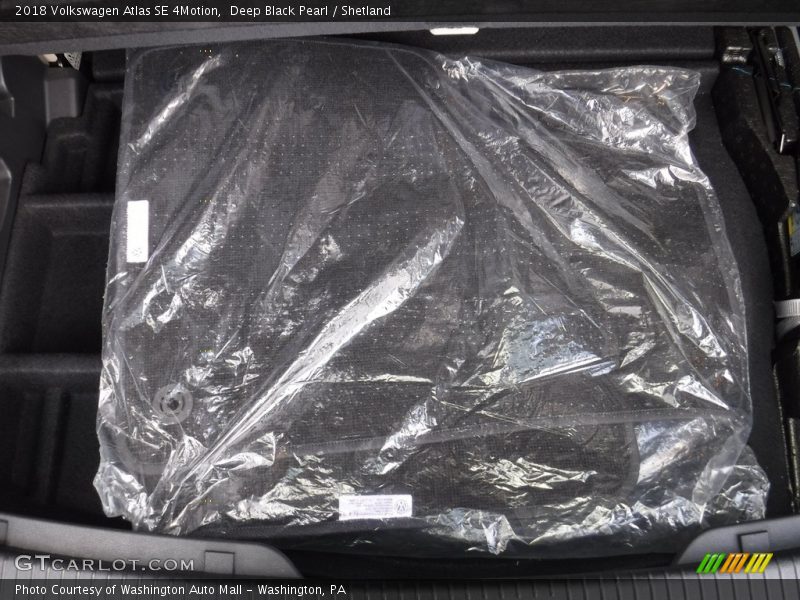 Deep Black Pearl / Shetland 2018 Volkswagen Atlas SE 4Motion