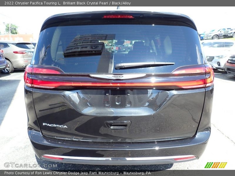 Brilliant Black Crystal Pearl / Black/Alloy 2022 Chrysler Pacifica Touring L