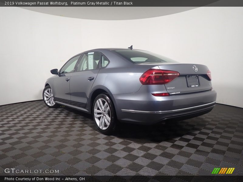 Platinum Gray Metallic / Titan Black 2019 Volkswagen Passat Wolfsburg