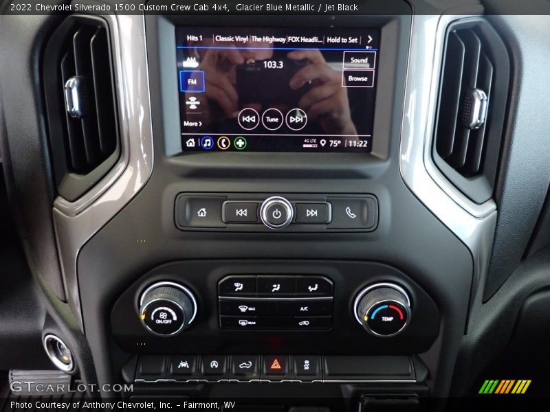 Controls of 2022 Silverado 1500 Custom Crew Cab 4x4