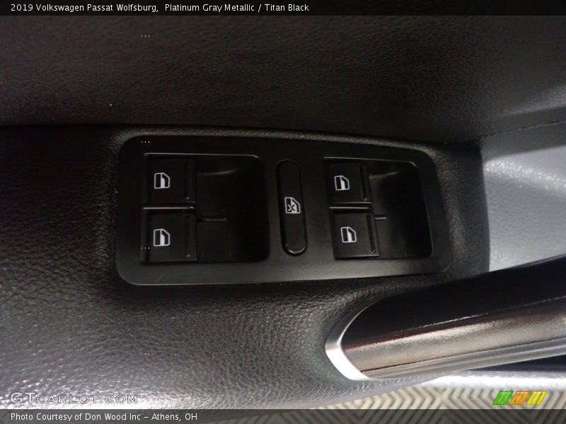 Platinum Gray Metallic / Titan Black 2019 Volkswagen Passat Wolfsburg