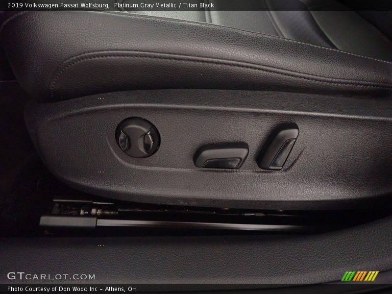 Platinum Gray Metallic / Titan Black 2019 Volkswagen Passat Wolfsburg