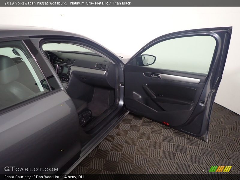 Platinum Gray Metallic / Titan Black 2019 Volkswagen Passat Wolfsburg