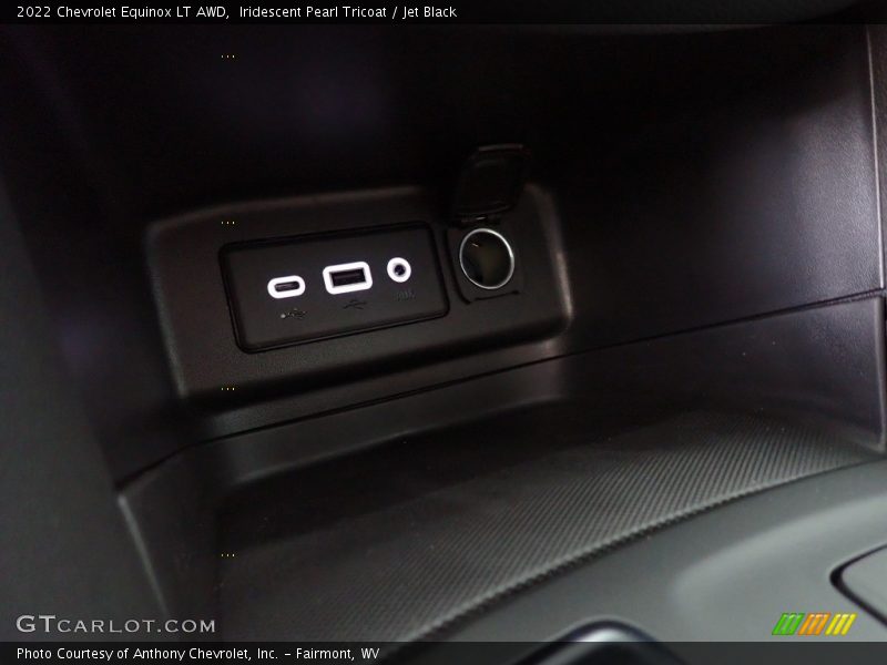 Iridescent Pearl Tricoat / Jet Black 2022 Chevrolet Equinox LT AWD