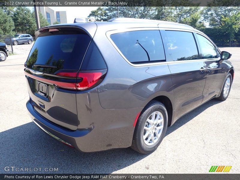 Granite Crystal Metallic / Black/Alloy 2022 Chrysler Pacifica Touring L