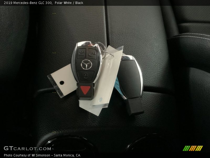Polar White / Black 2019 Mercedes-Benz GLC 300