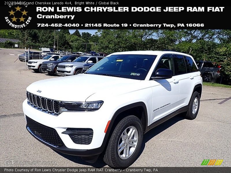 Bright White / Global Black 2023 Jeep Grand Cherokee Laredo 4x4