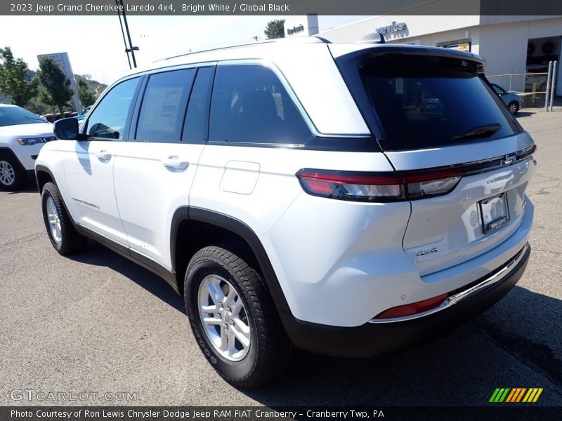 Bright White / Global Black 2023 Jeep Grand Cherokee Laredo 4x4