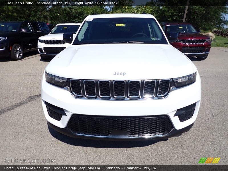 Bright White / Global Black 2023 Jeep Grand Cherokee Laredo 4x4