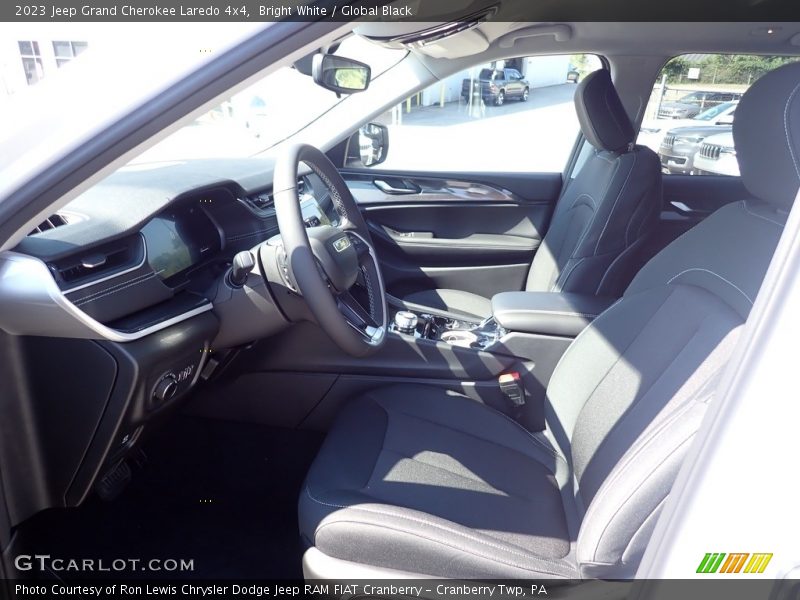 Bright White / Global Black 2023 Jeep Grand Cherokee Laredo 4x4