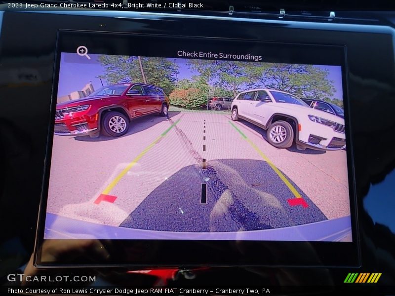 Bright White / Global Black 2023 Jeep Grand Cherokee Laredo 4x4