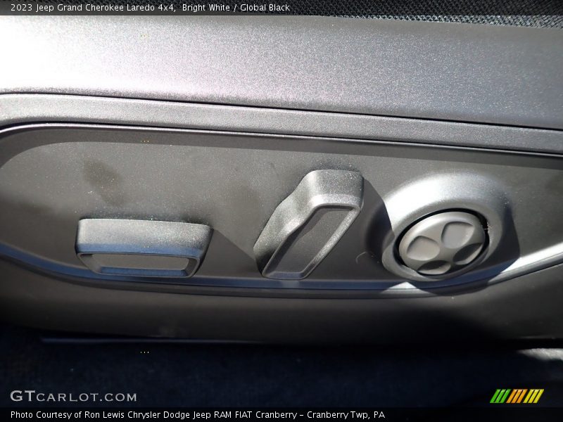 Bright White / Global Black 2023 Jeep Grand Cherokee Laredo 4x4