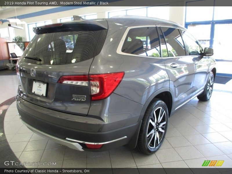 Modern Steel Metallic / Black 2019 Honda Pilot Touring AWD