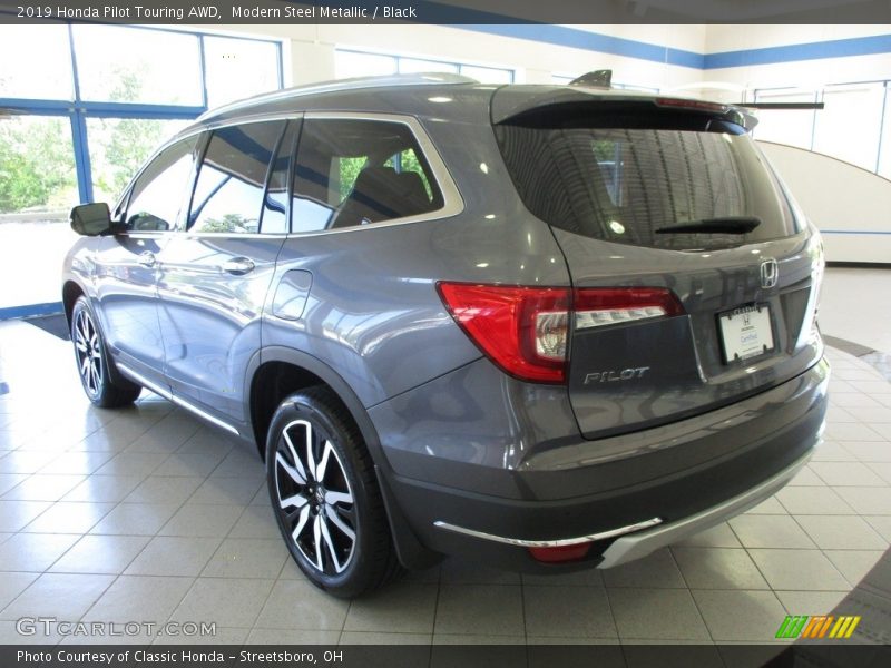 Modern Steel Metallic / Black 2019 Honda Pilot Touring AWD