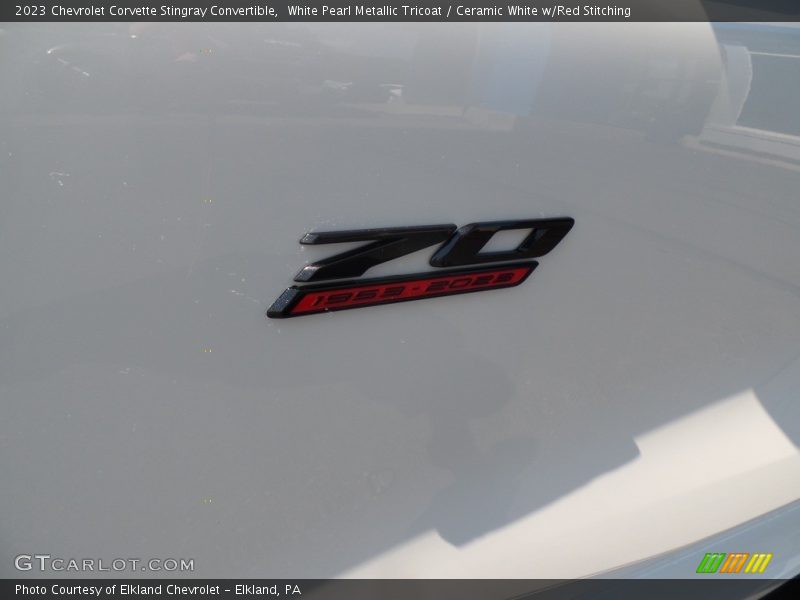 White Pearl Metallic Tricoat / Ceramic White w/Red Stitching 2023 Chevrolet Corvette Stingray Convertible
