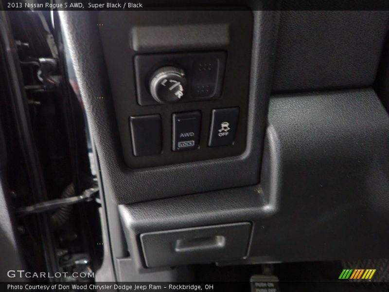 Super Black / Black 2013 Nissan Rogue S AWD