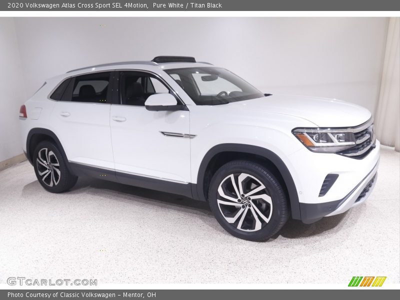 Pure White / Titan Black 2020 Volkswagen Atlas Cross Sport SEL 4Motion