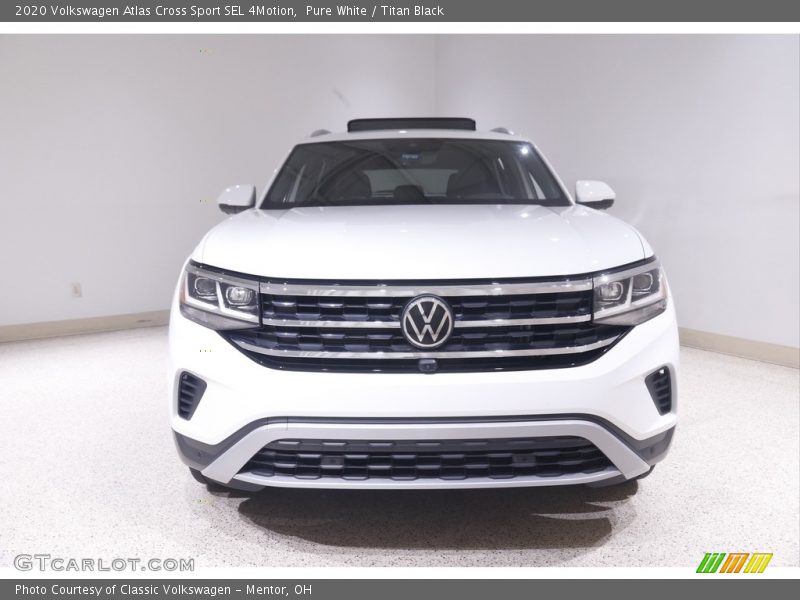 Pure White / Titan Black 2020 Volkswagen Atlas Cross Sport SEL 4Motion