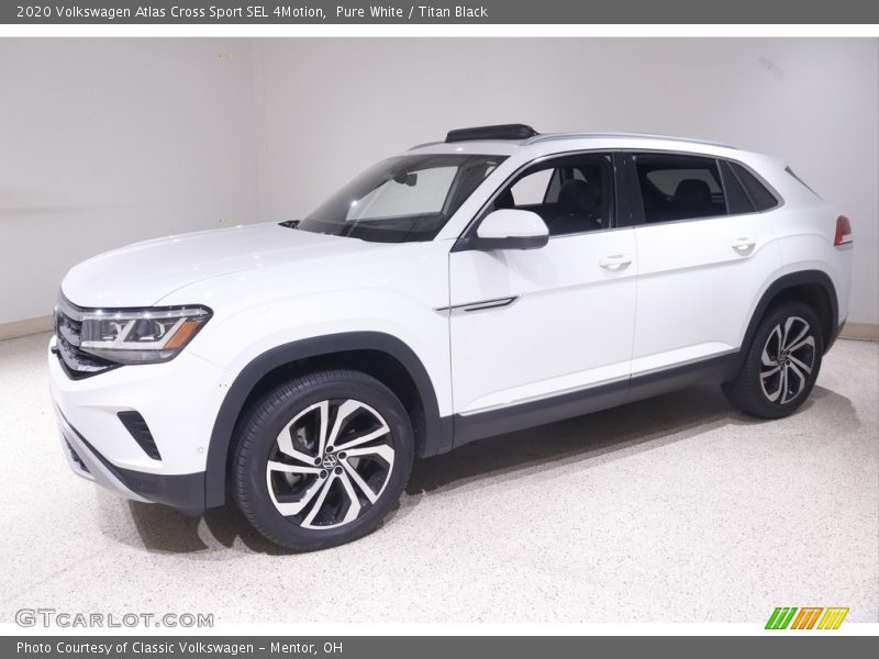 Pure White / Titan Black 2020 Volkswagen Atlas Cross Sport SEL 4Motion