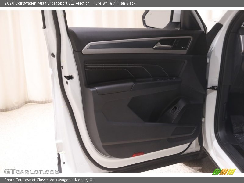 Pure White / Titan Black 2020 Volkswagen Atlas Cross Sport SEL 4Motion