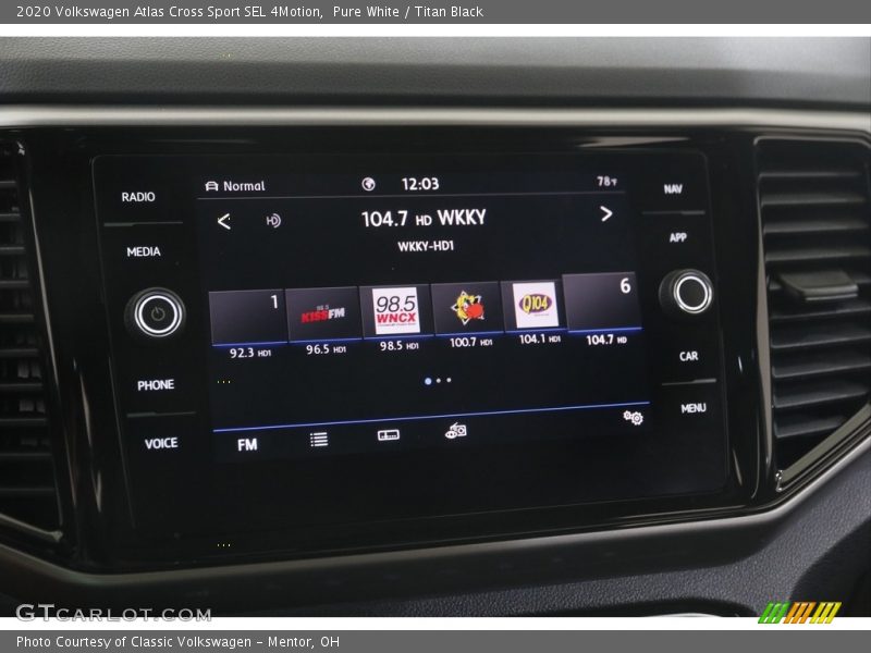 Pure White / Titan Black 2020 Volkswagen Atlas Cross Sport SEL 4Motion